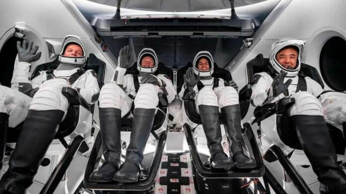 Tripulación de Estación Espacial Internacional ameriza en Golfo de México