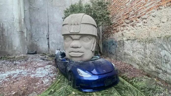 ¿Un Tesla aplastado por una cabeza Olmeca? La verdad del hallazgo en CDMX
