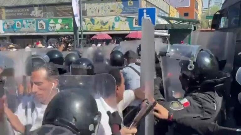 Policías de la Ciudad de México han sido sumamente criticados tras ser captados mientras agredían a personas con discapacidad.