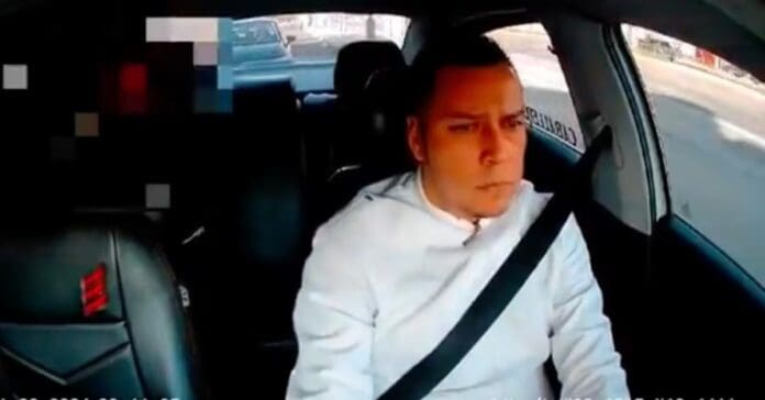 Taxista y pasajera protagonizan fuerte discusión en CDMX