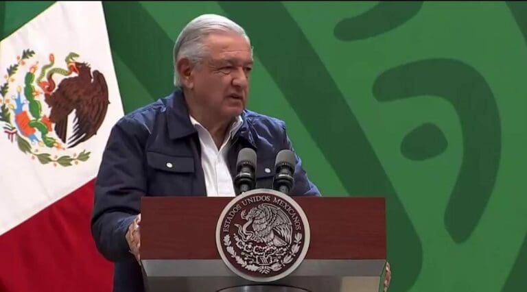 AMLO habló de la polémica en torno al campo de golf de Huatulco, Oaxaca y que estaba concesionado a Ricardo Salinas Pliego.