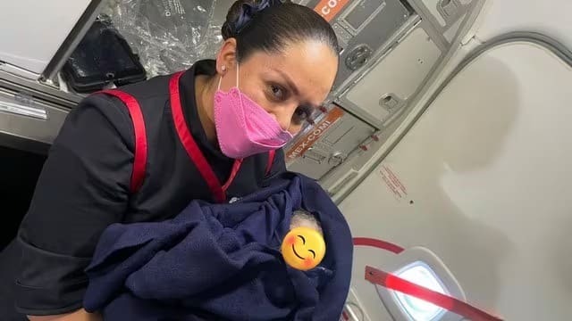 Video Nace bebé en pleno vuelo de Aeroméxico CDMX - Ciudad Juárez