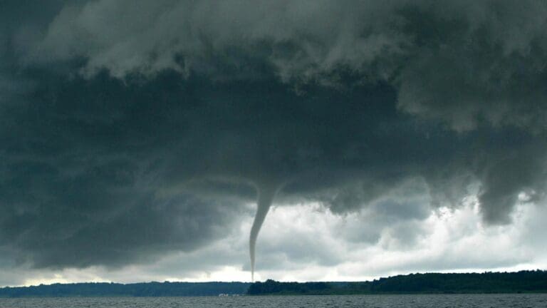 Alerta Protección Civil posible formación de tornado en Coahuila y Nuevo León
