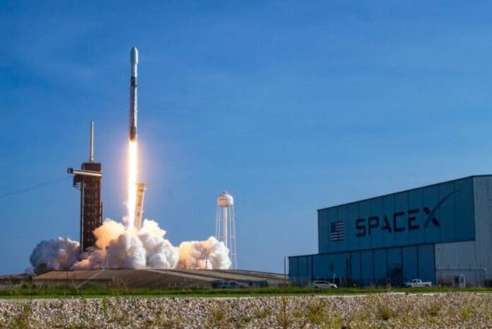 SpaceX construye red de satélites espía para agencia de inteligencia de EEUU