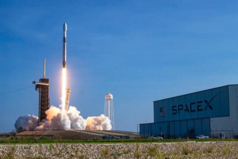 SpaceX construye red de satélites espía para agencia de inteligencia de EEUU
