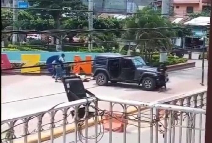 Captan a grupo armado arrojando restos humanos frente a palacio municipal de Cazones, Veracruz
