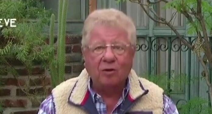 Carlos Alazraki ha enfurecido luego de la publicación de la encuesta de Reforma que da una amplia a ventaja a Claudia Sheinbaum.