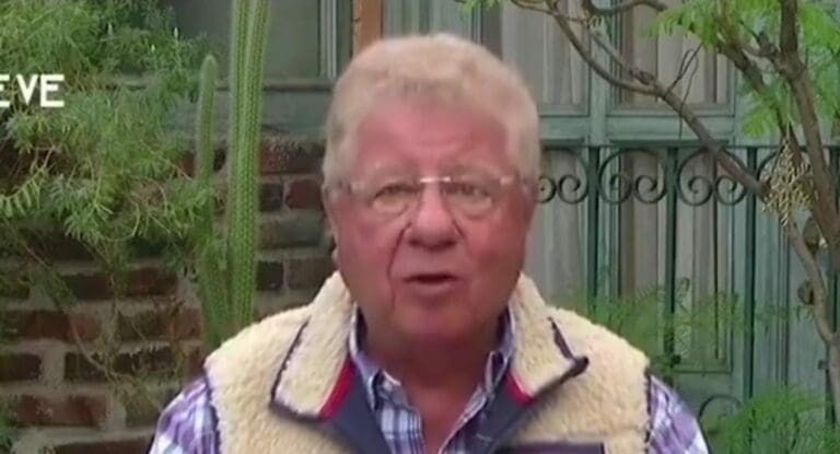 Carlos Alazraki ha enfurecido luego de la publicación de la encuesta de Reforma que da una amplia a ventaja a Claudia Sheinbaum.