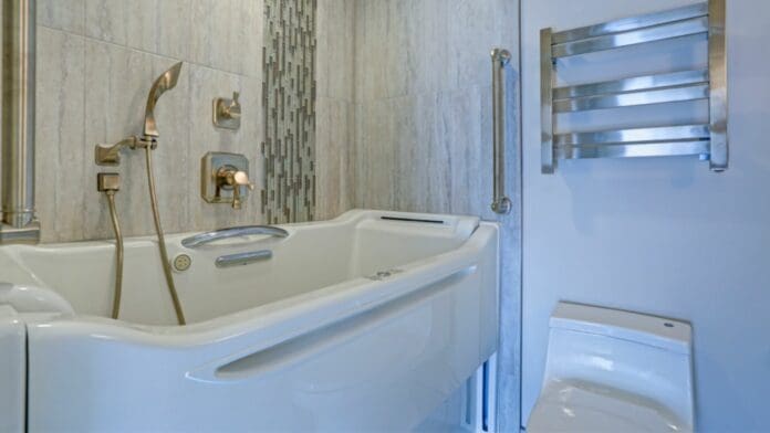 Hombre muere tras estar casi una hora en bañera de hidromasaje