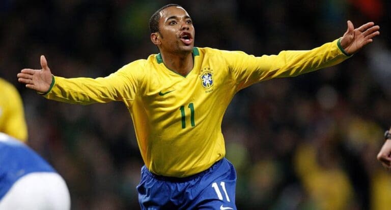 Detiene policía a Robinho para su ingreso a prisión en Brasil