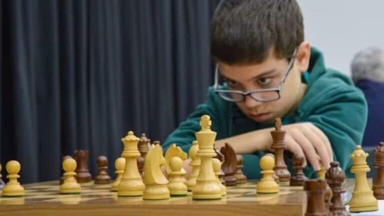 Faustino Oro, el niño de 10 años le ganó una partida a Magnus Carlsen, campeón del mundo en ajedrez