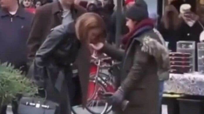 Critican a Jennifer López por escupirle un chicle en la mano a su asistente