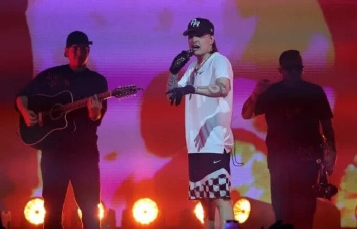 Peso Pluma desata críticas por su comportamiento en Pa'l Norte 2024