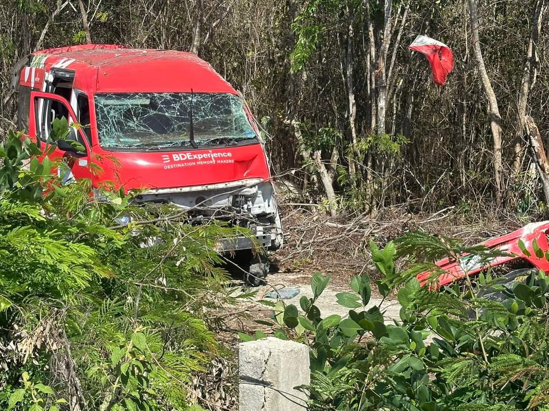 Cinco heridos tras accidente en Carretera Federal 307 la altura del Hotel Bahía Príncipe