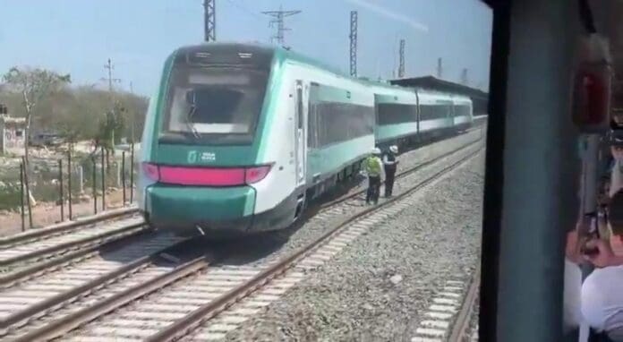 El descarrilamiento del Tren Maya ha sido explicado este martes 2 de abril por el titular de la Secretaría de la Defensa Nacional.