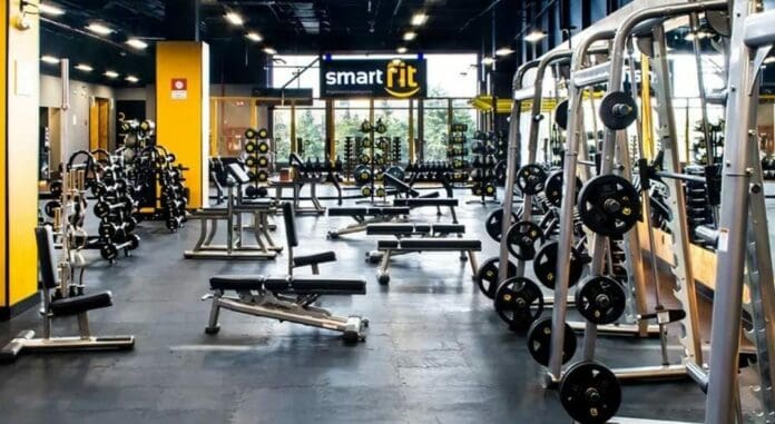 Una mujer de 60 años falleció en un gimnasio Smart Fit en la Ciudad de México. Es el tercer deceso en un local de la cadena en un mes.