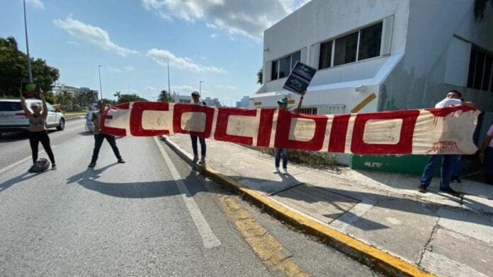 Clausuran la SEMARNAT en Cancún por ecocidios de Tren Maya y Puente Nichupté