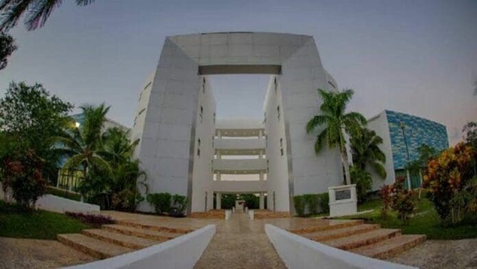 Sindicalizados de la Uqroo anuncian emplazamiento a huelga; siete mil alumnos serían afectados