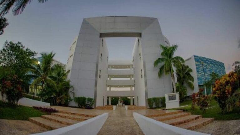 Sindicalizados de la Uqroo anuncian emplazamiento a huelga; siete mil alumnos serían afectados