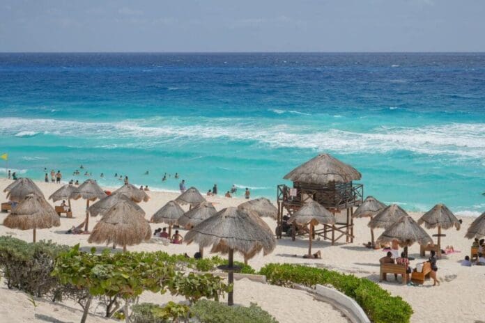 Buenos números para Quintana Roo. Se informó que durante la semana del 13 al 19 de abril llegaron a la entidad cerca de 500 mil turistas.