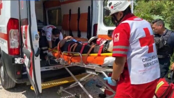 Localizan a una persona tirada en calles del fraccionamiento Corales de Cancún