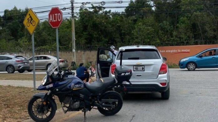 Accidente en la Huayacán de Cancún deja una mujer y un menor atropellados