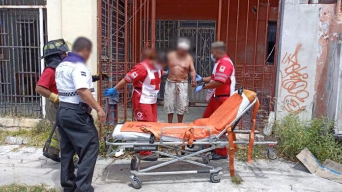 Policías auxilian a 