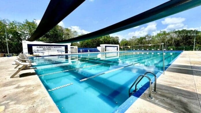 Alberca Olímpica de Playa del Carmen cuna de campeones, recibe mantenimiento