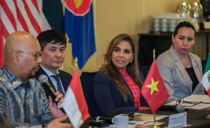 La gobernadora de Quintana Roo, Mara Lezama Espinosa se reunió en Cancún con embajadores del sudeste asiático.