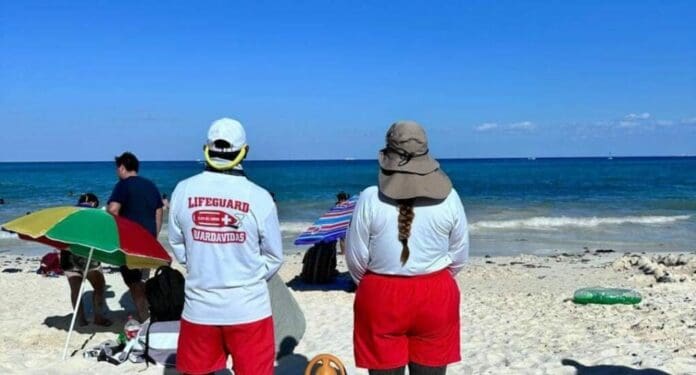 Los guardavidas de Playa del Carmen realizan hasta tres rescates o intervenciones de manera diaria durante estas vacaciones.