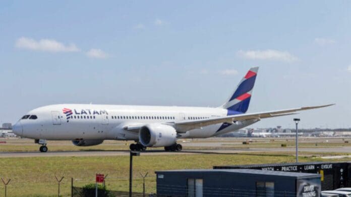 Latam ofrece hasta siete mil dólares a pasajeros del incidente del Boeing 787
