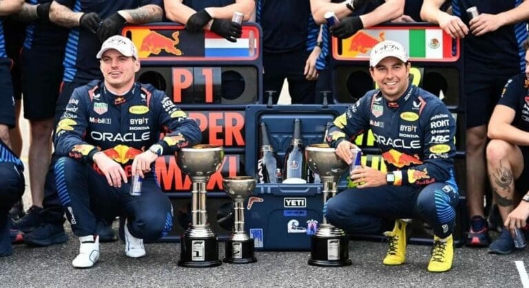Max Verstappen y Sergio "Checo" Pérez volvieron a hacer el 1-2, ahora en el Gran Premio de Japón. Buen fin de semana del equipo.