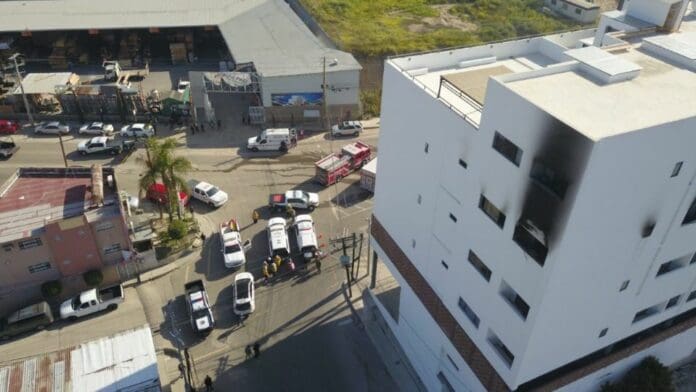 Explosión en edificio departamental deja varias personas heridas en Tijuana