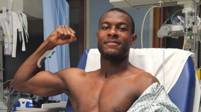 Un susto se vivió luego que el futbolista Evan Ndicka se desplomara en Italia mientras se realizaba el partido entre Roma y Udinese.