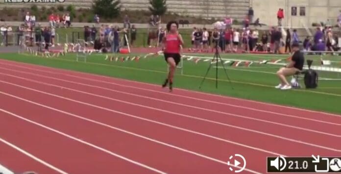 VIDEO: Corredora trans derriba a competidoras femeninas y establece nuevo récord