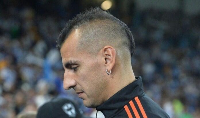 El portero Nahuel Guzmán está de nuevo en medio de una polémica, y es que fue captado apuntando con un láser a futbolistas del Monterrey.