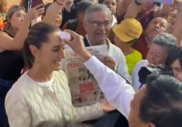 Video: Con una limpia de huevo, así recibieron a Claudia Sheinbaum en Yucatán