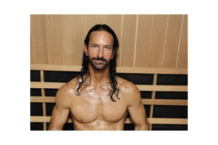 Abuelito de 61 años sorprende con aspecto de 38 gracias a su cuerpo tonificado