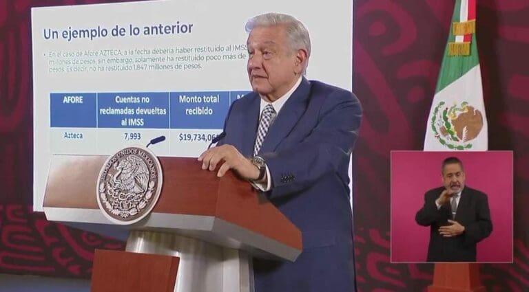 AMLO dio a conocer que la Afore Azteca de Ricardo Salinas Pliego debe cerca de mil 800 millones de pesos al IMSS.