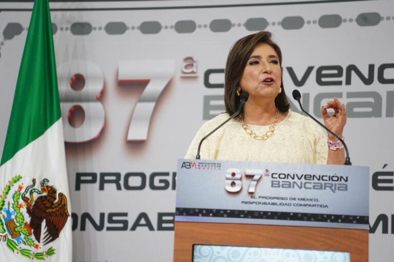 Xóchitl Gálvez pidió a banqueros impulsar la economía y atraer más inversión extranjera