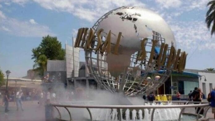 Un accidente de tranvía en Universal Studios Hollywood en Los Ángeles dejó 15 personas lesionadas la noche de este sábado.