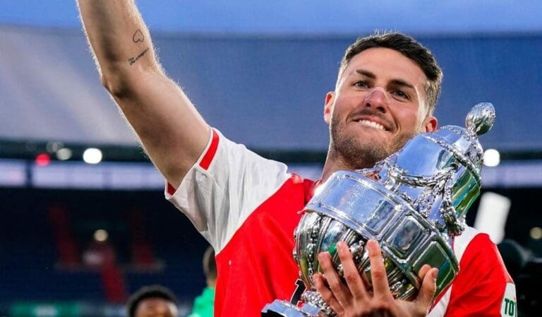 El Feyenoord ganó la Copa de los Países Bajos. El mexicano Santiago Giménez dio la asistencia para el gol del triunfo.