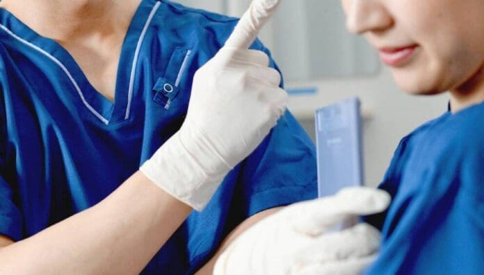 Director de Escuela de Enfermería llama a sus alumnas pobres y burras por reprobar un extraordinario y no tener para pagarlo