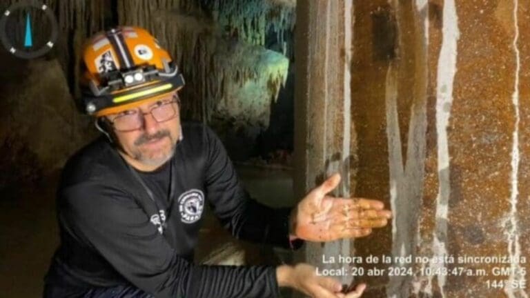 ¡No es una sola caverna, no mienta! Revira colectivo Selvame del Tren a AMLO tras asegurar que solo un pilote había dañado un cenote