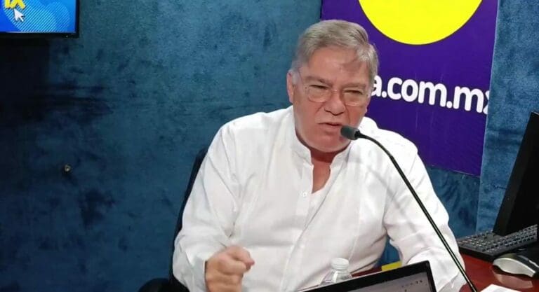 Un candidato en Tabasco fue captado diciendo "cuando se estén inundando así les diré: no hay nadie", luego que no le abrieran en una casa.