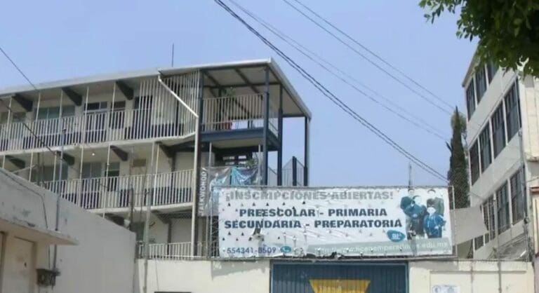 Quedó libre el menor de 13 años de edad que acuchilló hasta en 15 ocasiones a su exnovia en una escuela en Iztapalapa.