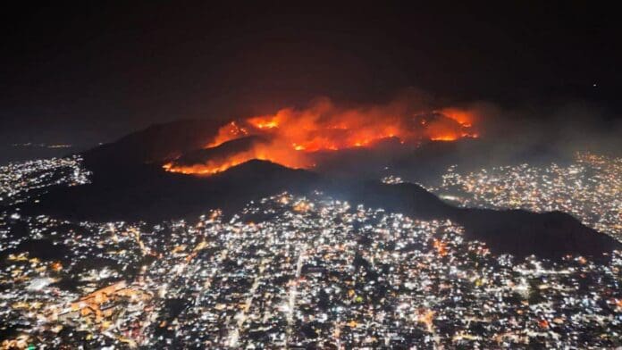 Incendio en Acapulco: suspenden clases por fuerte siniestro que también afecta a Chilpancingo