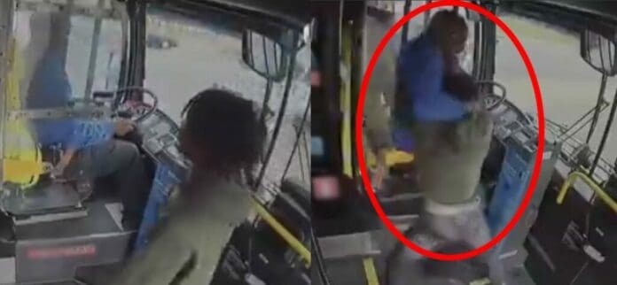 Pasajero golpea a chofer de autobús y provoca accidente