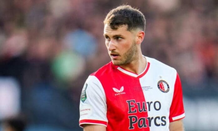 Agente y padre de Santiago Giménez se reúnen con la directiva del AC Milan; analizan el posible fichaje del jugador.