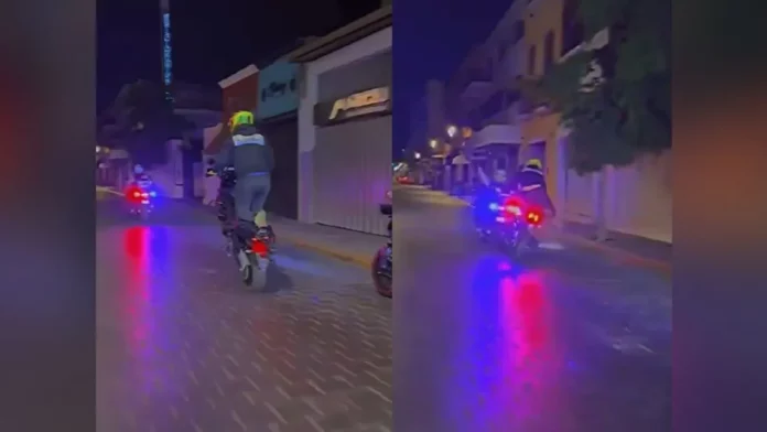 Motociclista jugaba a hacer “caballito” y choca contra agente de tránsito en León